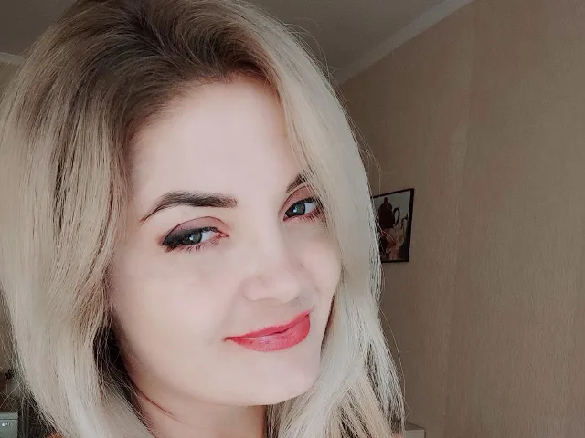 Camgirl GloryEvelyna en live webcam amateur