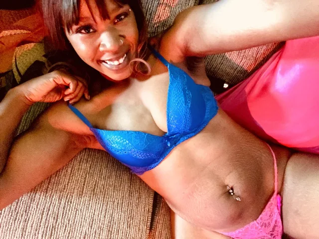 Camgirl MishaPretty en live webcam amateur