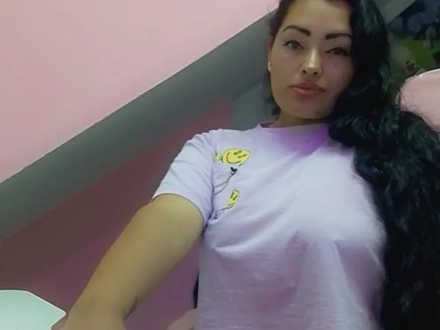 Camgirl CelesteDeni en live webcam amateur