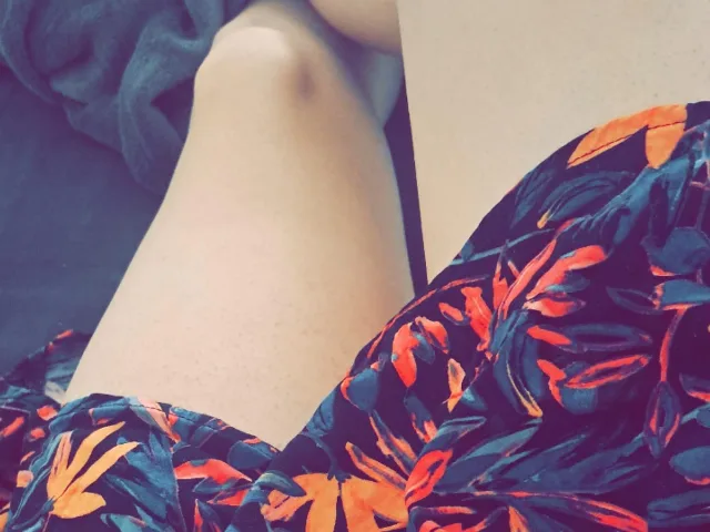 Camgirl NoemieLovesAnal en live webcam amateur