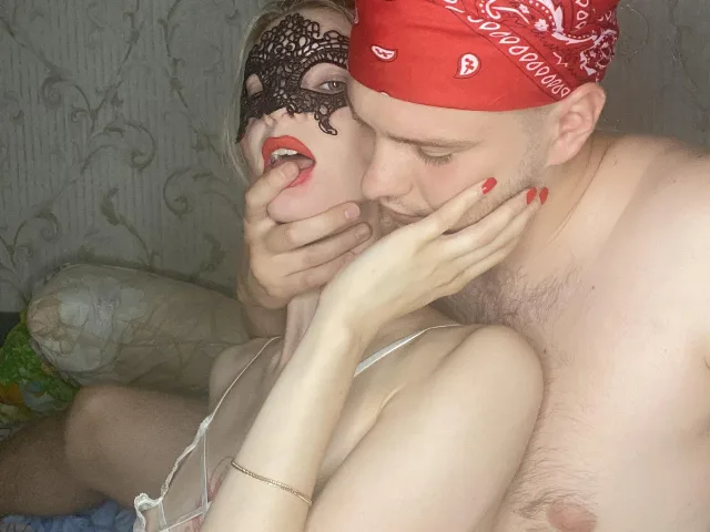 Camgirl NikkiFranky en live webcam amateur