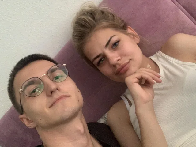 Camgirl GoodJobCpl en live webcam amateur