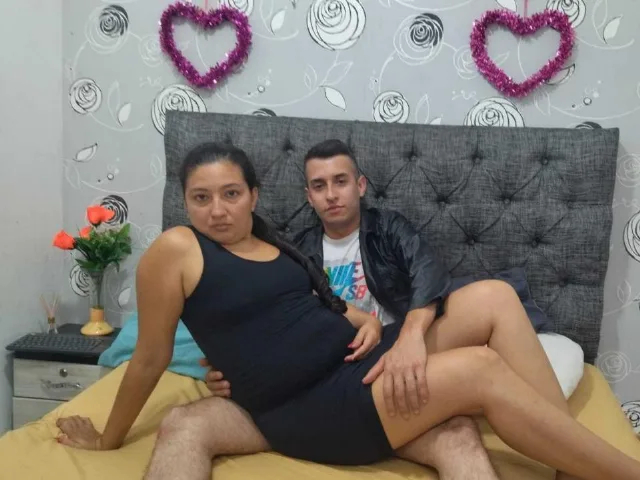 Camgirl MaxAndViolet en live webcam amateur