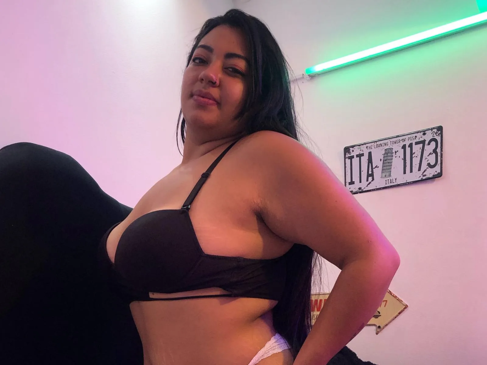Camgirl CleopatraaLove en live webcam amateur sur Mustvideos