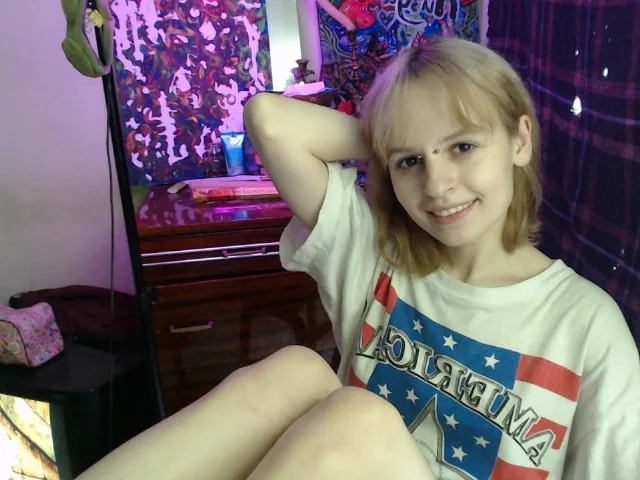 Camgirl KennyOmeliya en live webcam amateur