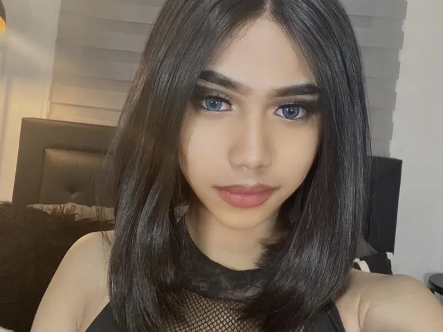 Camgirl MassiveCockMistress en live webcam amateur
