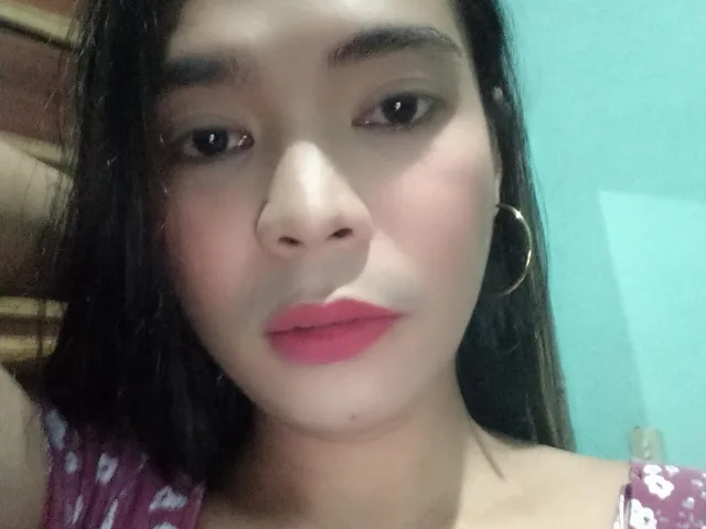 Camgirl MiahHotAsian en live webcam amateur