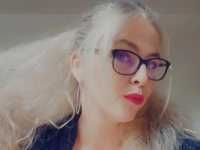 Camgirl Melusia en live webcam amateur