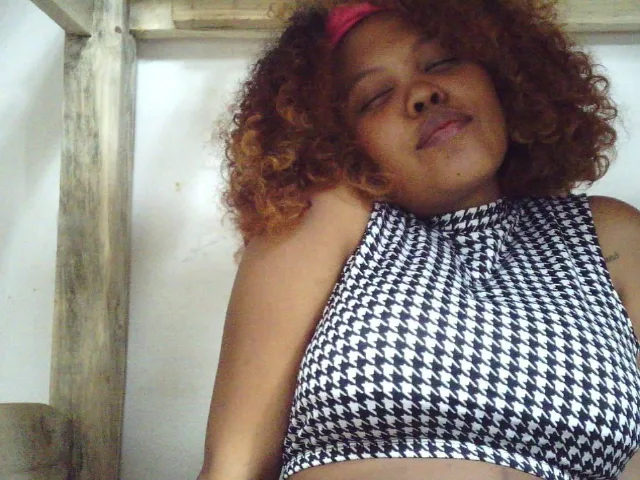 Camgirl Zelphine en live webcam amateur