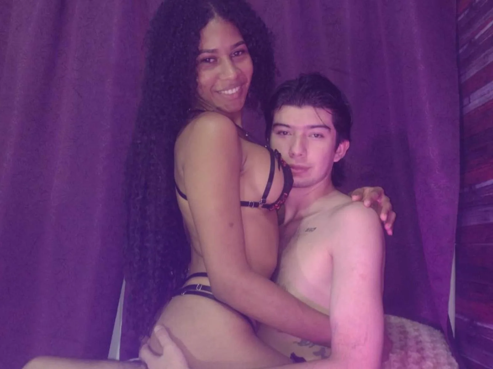 Camgirl KeilyAndPeter en live webcam amateur sur Mustvideos