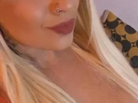 Camgirl BellaCristine en live webcam amateur