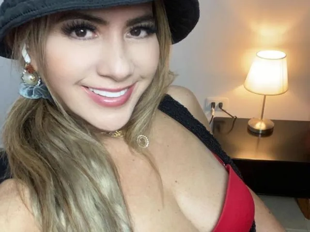 Camgirl HotCamilet en live webcam amateur