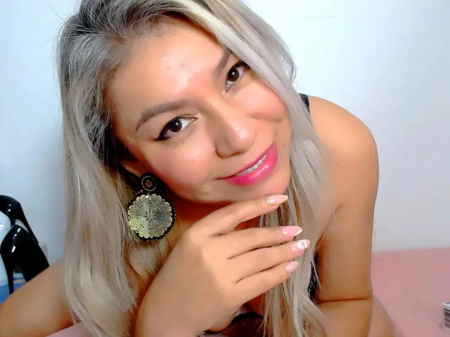 Camgirl MayaWinter en live webcam amateur