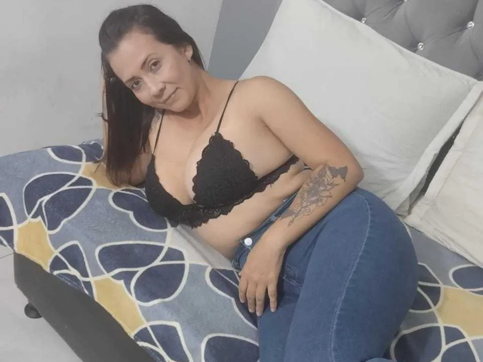 Camgirl TatiianaBustos en live webcam amateur sur Mustvideos