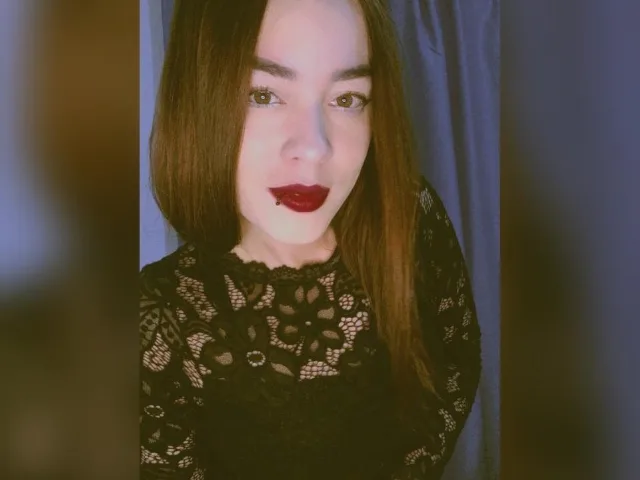 Camgirl Nikolle69x en live webcam amateur
