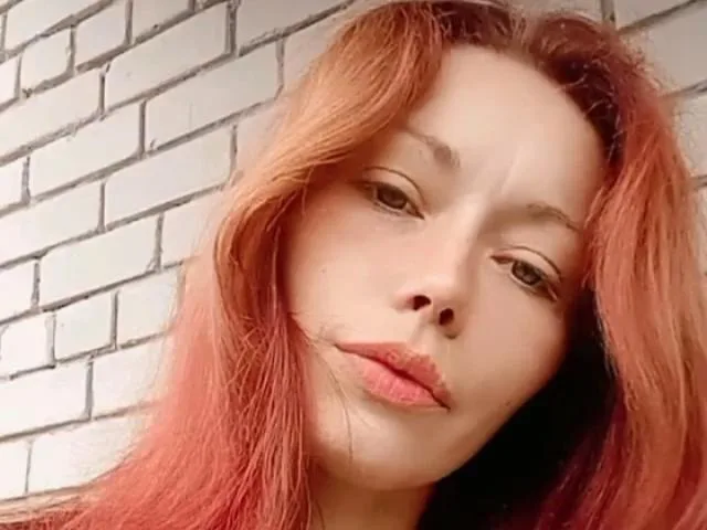 Camgirl SweetPaulinka en live webcam amateur
