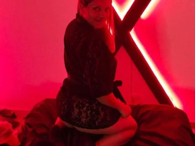Camgirl HotAndFieryLatinos en live webcam amateur