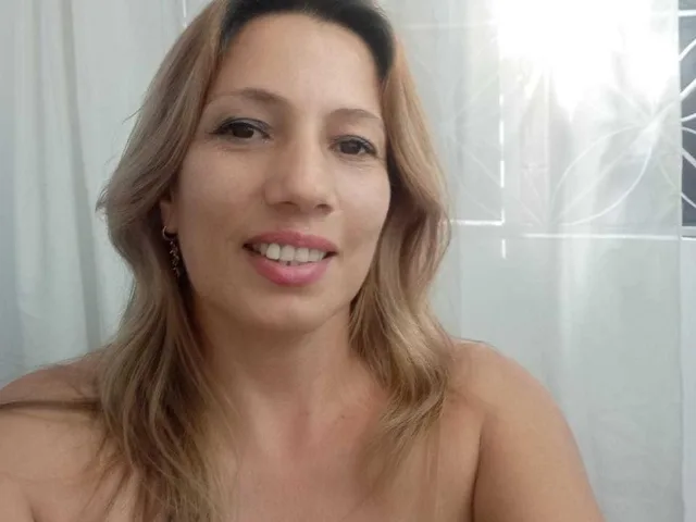 Camgirl SaraXt en live webcam amateur