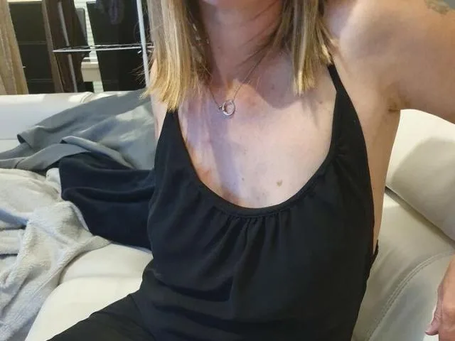 Camgirl NellyXGabriel en live webcam amateur
