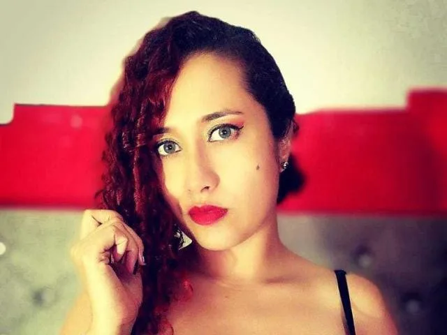 Camgirl ElecktraCrown en live webcam amateur