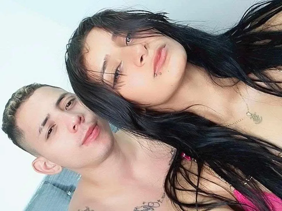 Camgirl JhonnyAndAlexxa en live webcam amateur sur Mustvideos