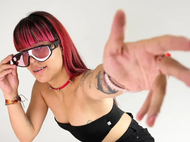 Camgirl JulesandBase en live webcam amateur