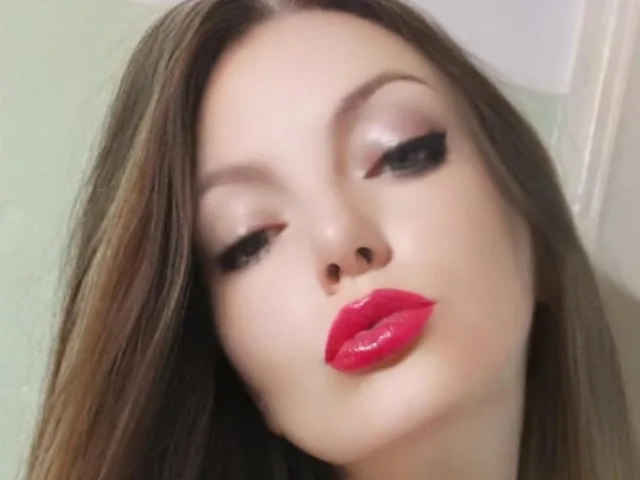 Camgirl FainaGMeow en live webcam amateur