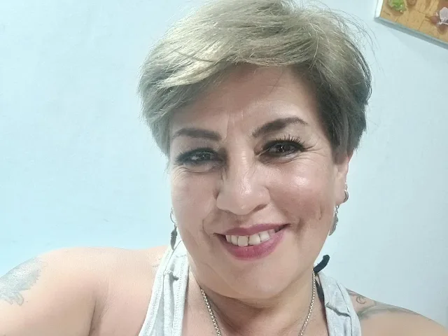 Camgirl MonaStyx en live webcam amateur