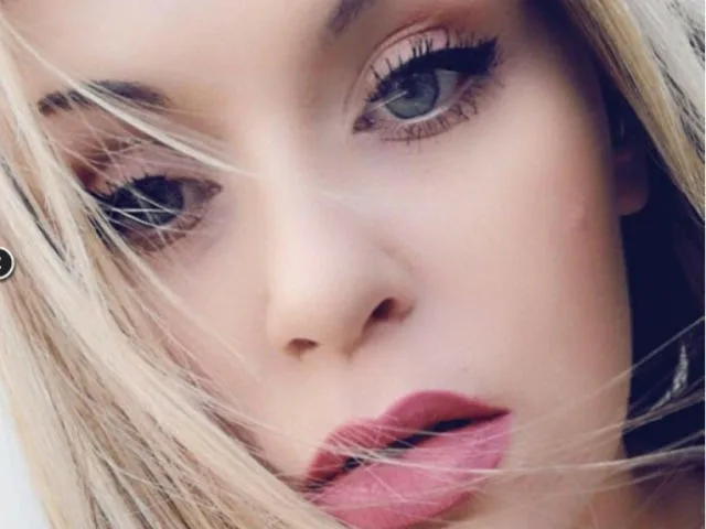 Camgirl MiaMilfiest en live webcam amateur