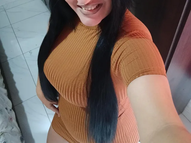 Camgirl RubyHott69 en live webcam amateur