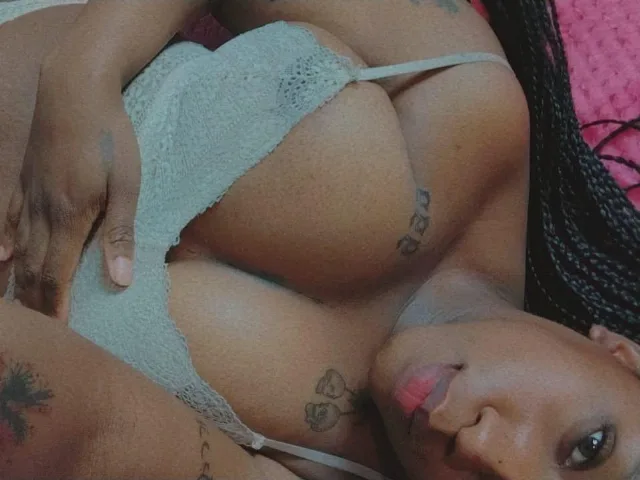 Camgirl MelanyGiraldo en live webcam amateur