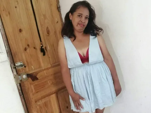 Camgirl Cellena en live webcam amateur