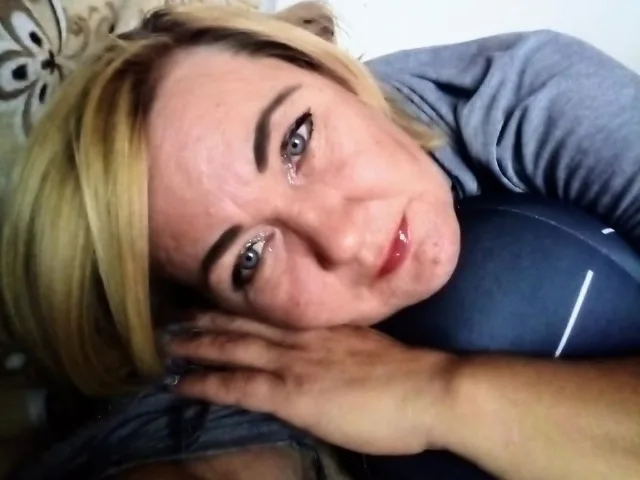 Camgirl HelenaGloss en live webcam amateur