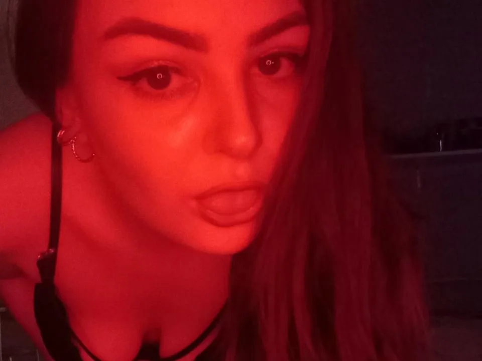 Camgirl LaGazolinaSexy en live webcam amateur sur Mustvideos
