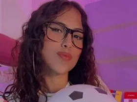 Camgirl MyaaTyler en live webcam amateur