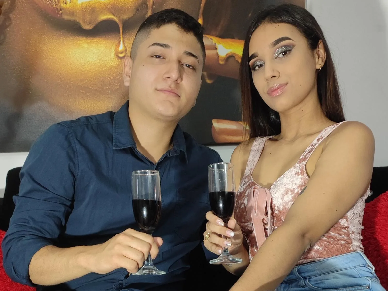 Camgirl OliviaAndTony en live webcam amateur sur Mustvideos