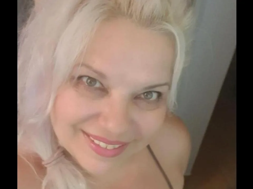 Camgirl SoniaHotMilf en live webcam amateur