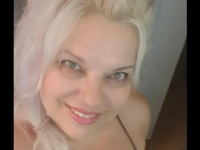 Camgirl SoniaHotMilf en live webcam amateur