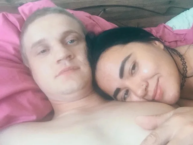 Camgirl BugiMenscik en live webcam amateur