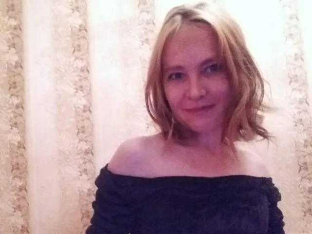 Camgirl MikaXNiks en live webcam amateur