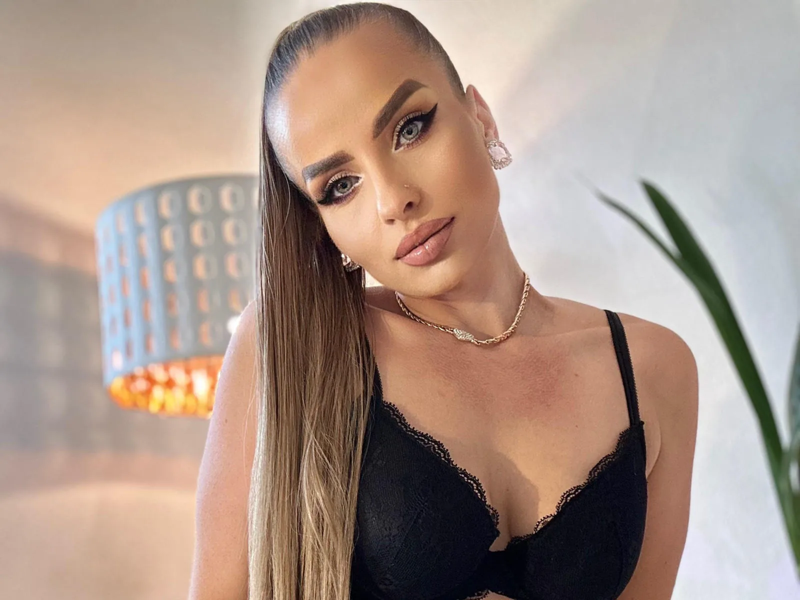 Camgirl SeniaX en live webcam amateur sur Mustvideos