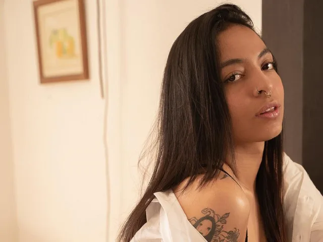 Camgirl HillaryXMike en live webcam amateur