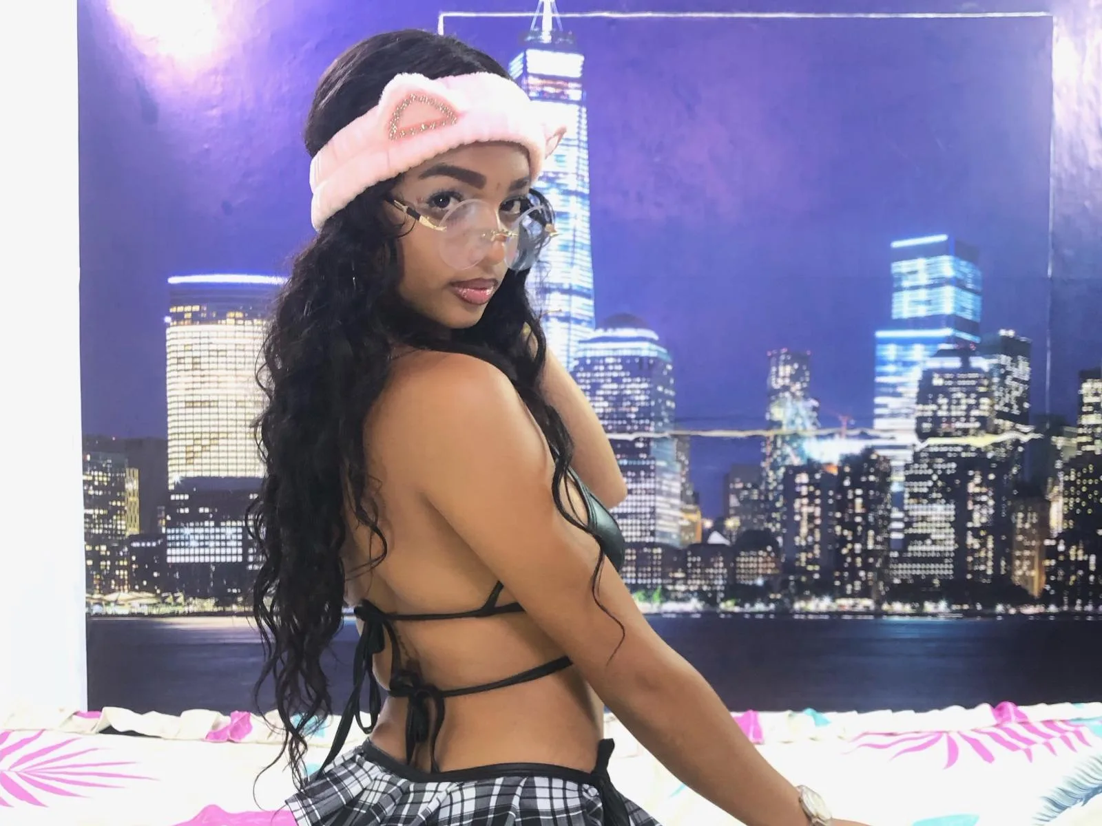 Camgirl MiiaLatin en live webcam amateur sur Mustvideos