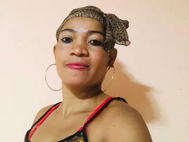 Camgirl ZarahWish en live webcam amateur