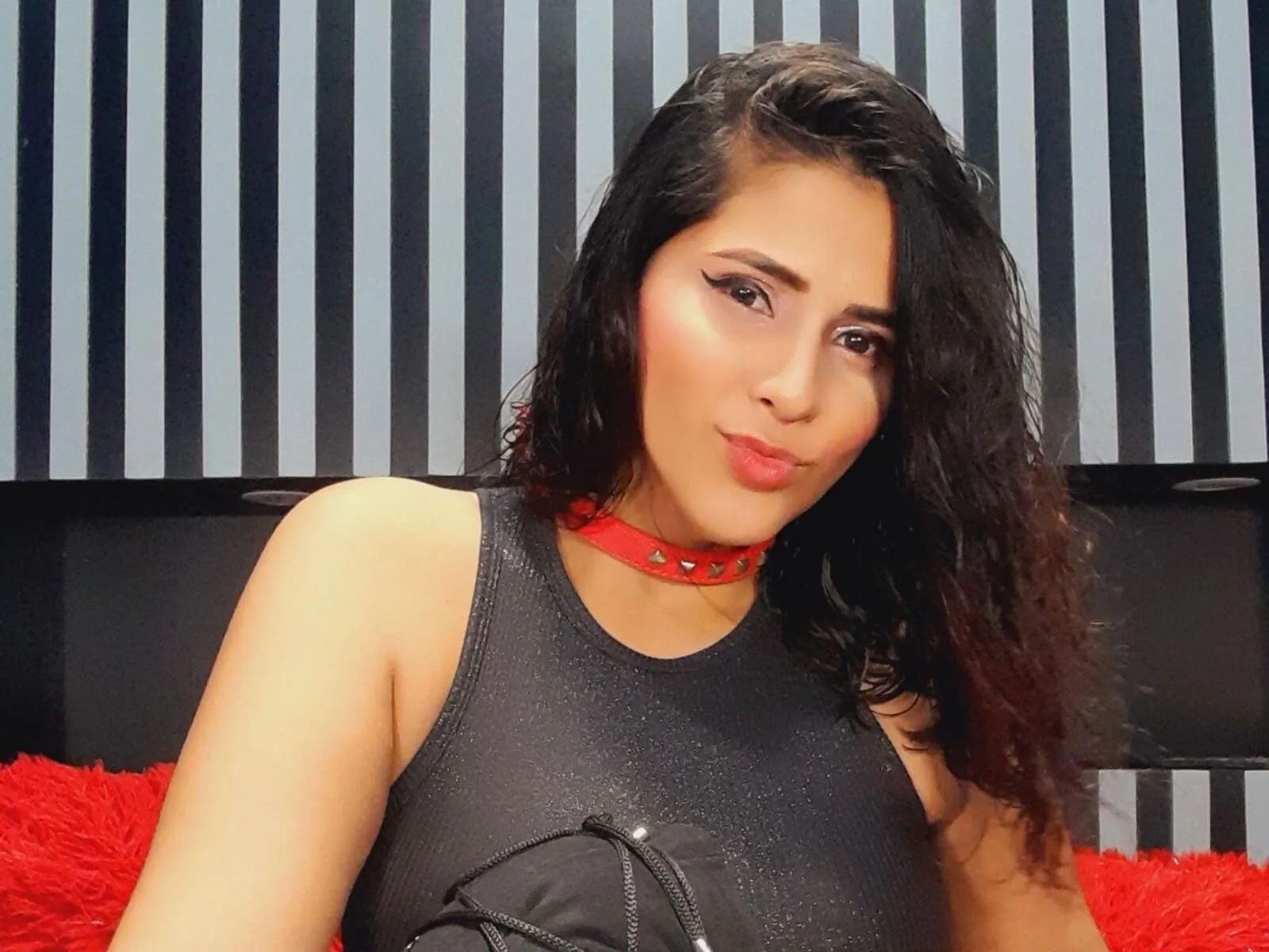 Camgirl JanethKluviert en live webcam amateur sur Mustvideos