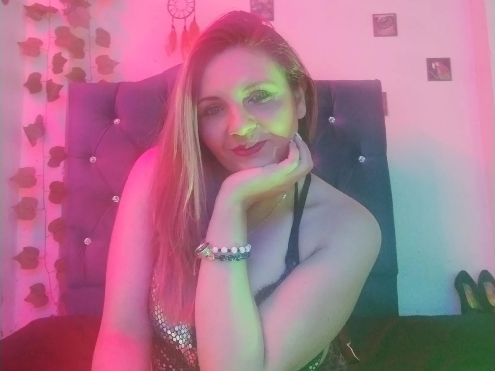 Camgirl SashaColeman en live webcam amateur sur Mustvideos
