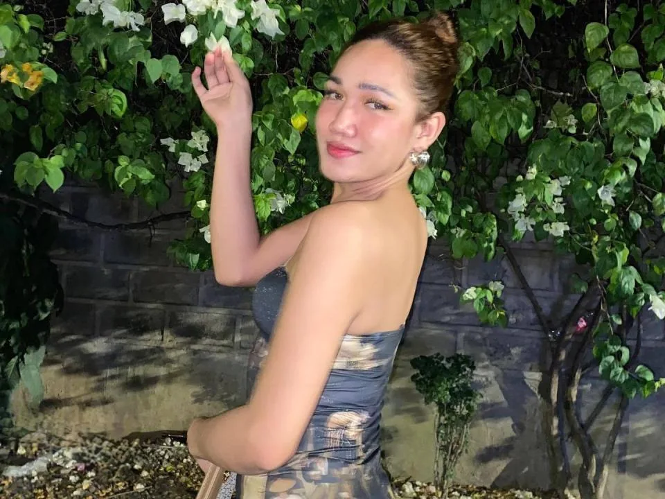 Camgirl SaharaX en live webcam amateur
