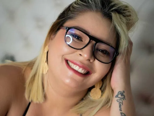 Camgirl MilenaDutty en live webcam amateur