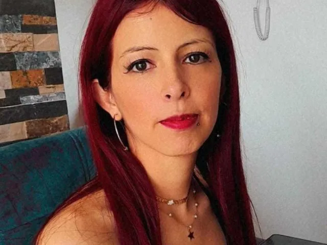 Camgirl IsaCharline en live webcam amateur sur Mustvideos