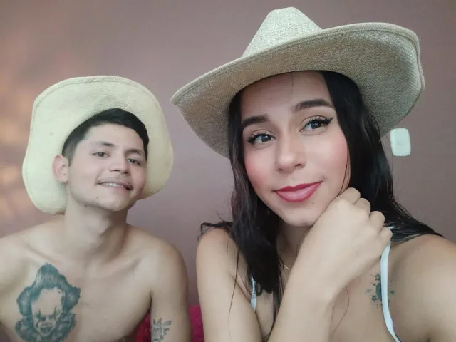 Camgirl SamanthaAndTom en live webcam amateur